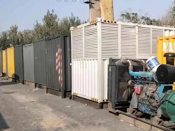 沁县200KW柴油发电机机组每小时油耗是多少？